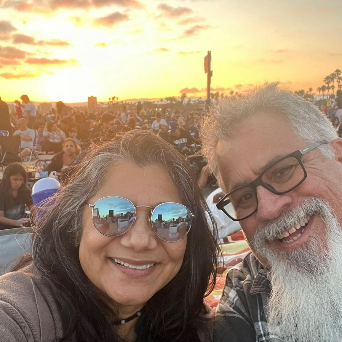 Anyone seen Bueller??? Bueller? Bueller? no? lol 
Movie on the beach at sunset =  Perfect 💞