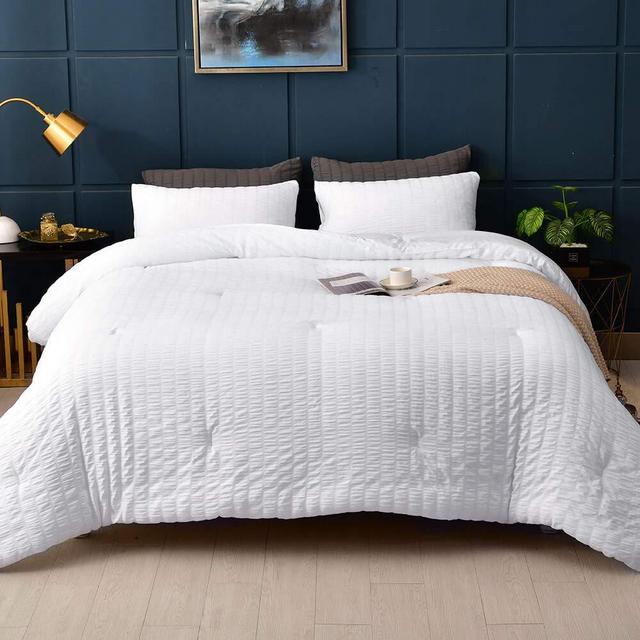 AveLom Seersucker King Comforter Set (104x90 inches), 3 Pieces - 100% Soft Washed Microfiber Lightweight Comforter with 2 Pillowcases, All Season Down Alternative Comforter Set for Bedding, White
