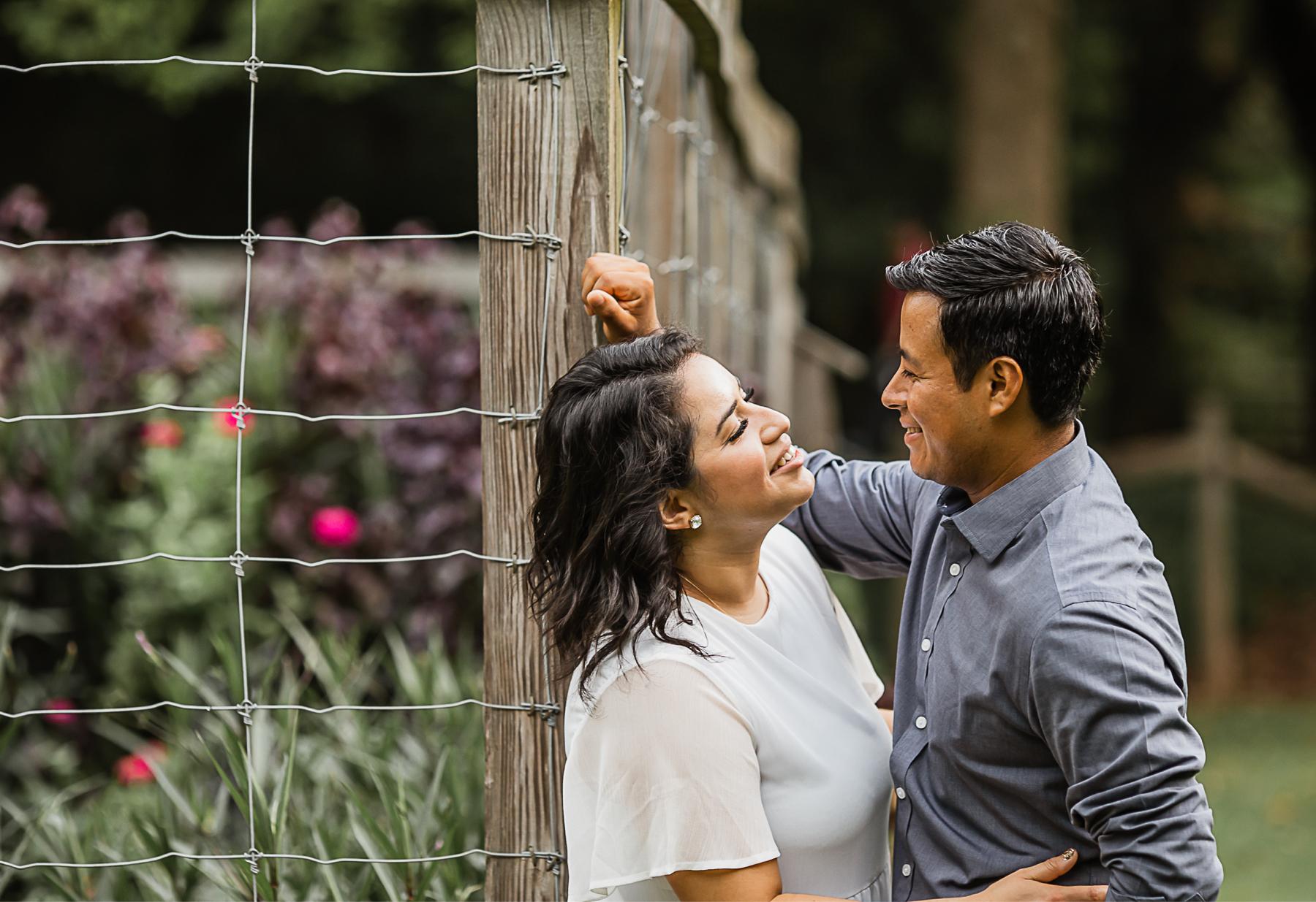 One of our engagement pictures at McDaniel Farm park 🤍
Unas de nuestras fotos de compromiso en el Parque McDaniel 🤍