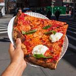 Grab a slice at Juliana’s or Grimaldi’s (DUMBO, Brooklyn)