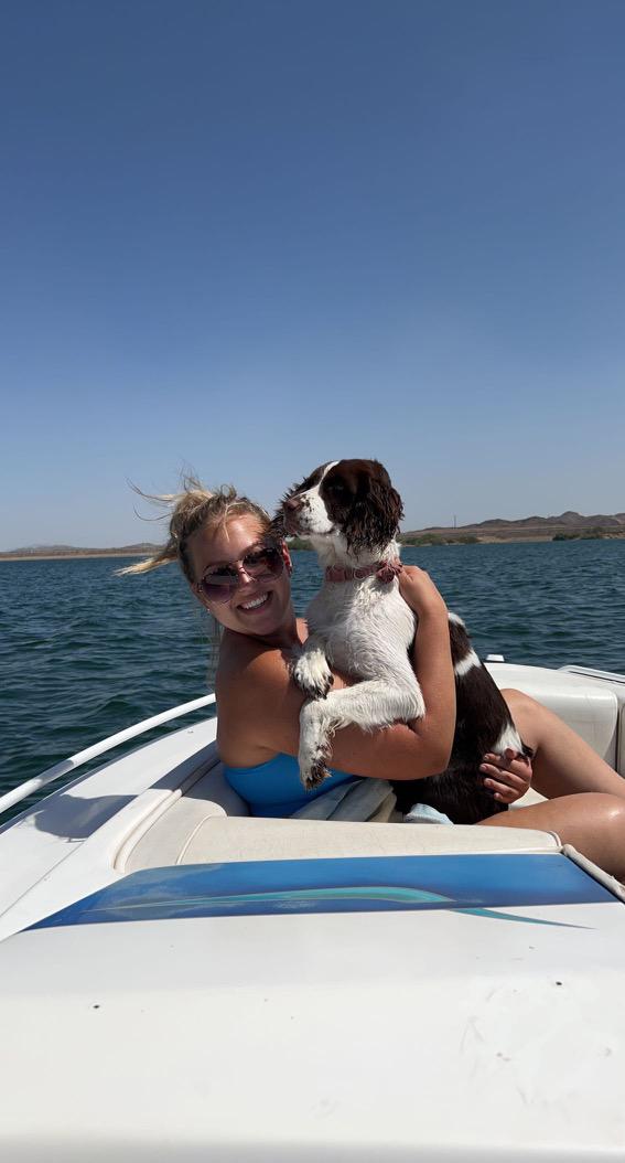 Boat days with our water-loving dog! 💖