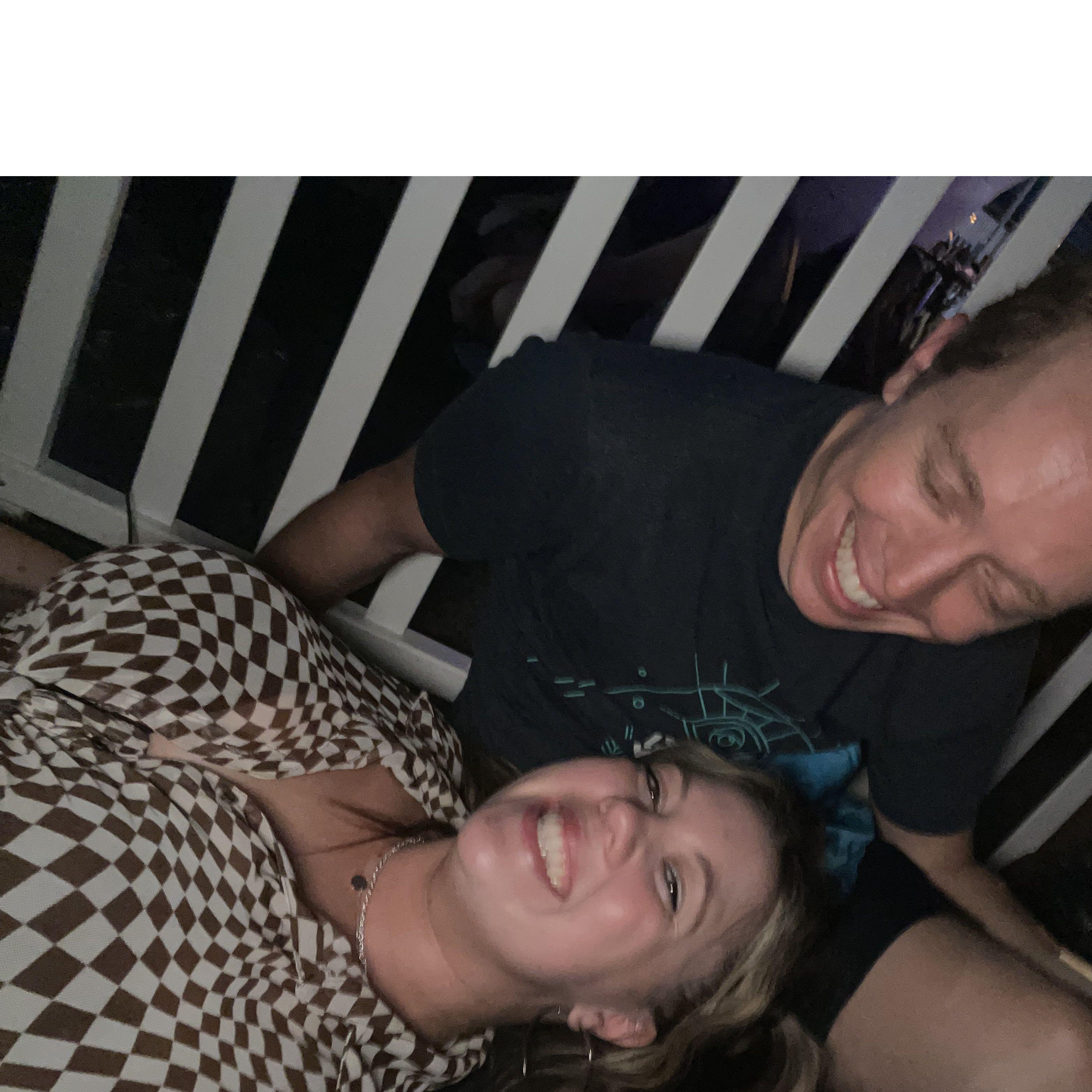 The time Chris found the only patch of grass at a concert just so Mariah could lay down 🫣