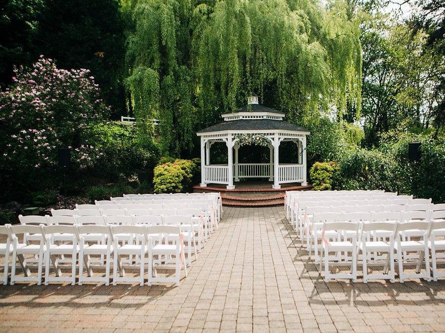 The Wedding Website of Lauren Vinge and Malachi Tyner