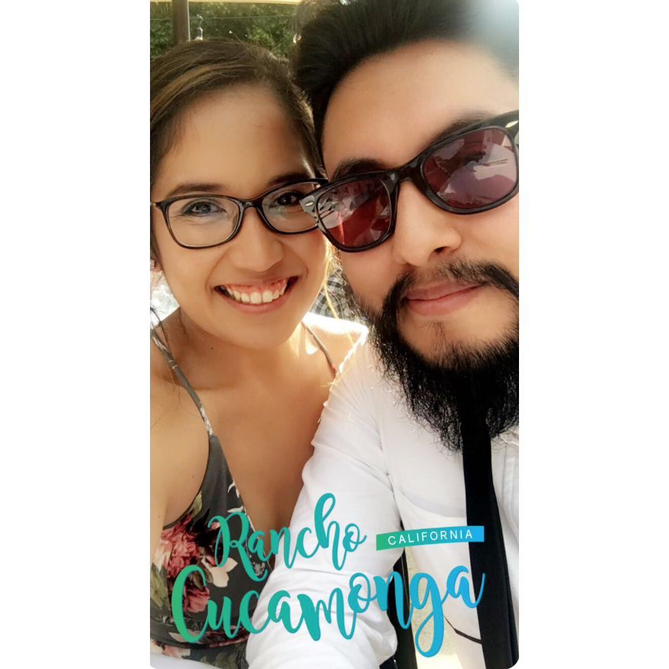 At our friend’s wedding. We didn’t know we would be coming back later for our own wedding.
En la boda de nuestros amigos. No sabíamos que regresaríamos después para nuestra propia boda.