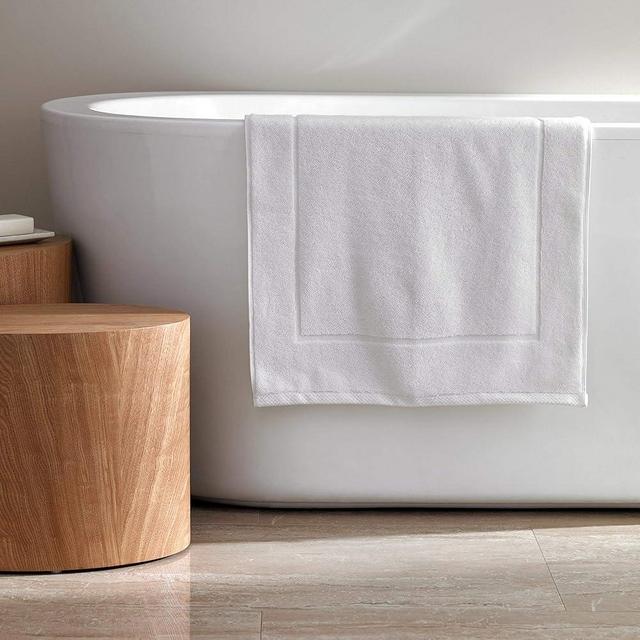 H by Frette Simple Border Bath Mat - Luxury All-White Bath Mat/Light, Soft Feel / 100% Cotton