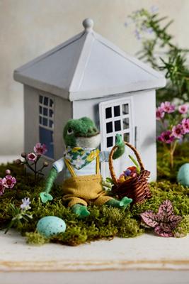 Flower Basket Frog Felt Critter