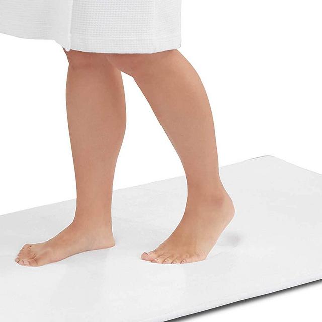 Genteele Memory Foam Bath Mat Non Slip Absorbent Super Cozy Velvet Bathroom Rug Carpet (20 inches X 32 inches, White)