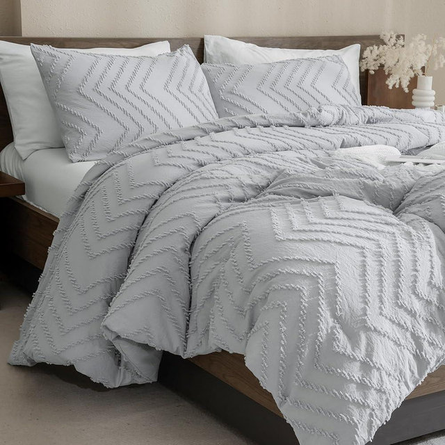 Andency Oversized King Comforter Set 120x98 Silver Grey, Boho Oversize King Light Gray Soft Warm Tufted Bedding Comforter Sets, 3 Pieces Aesthetic Chevron Farmhouse Cute Bohemian Textured Bedding Set