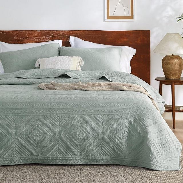 Bedsure Boho Quilt Queen Size Sage Green, Modern Geometric Stitched Pattern, Ultra Soft and Lightweight Bedding Set, 3 Pieces, 1 Quilt and 2 Pillow Shams