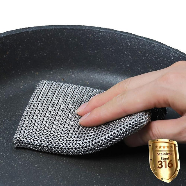 ERGONOW Cast Iron Cleaner Chainmail Scrubber -Fine Ring- 316 Stainless Steel Scrubbing Sponge Skillet – Dish Scrubber - Built-in Silicone with Welded Rings - for Cast Iron Pots, BBQ, Dishes (Standard)