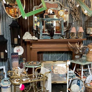 🪑 Antique Treasure Hunting