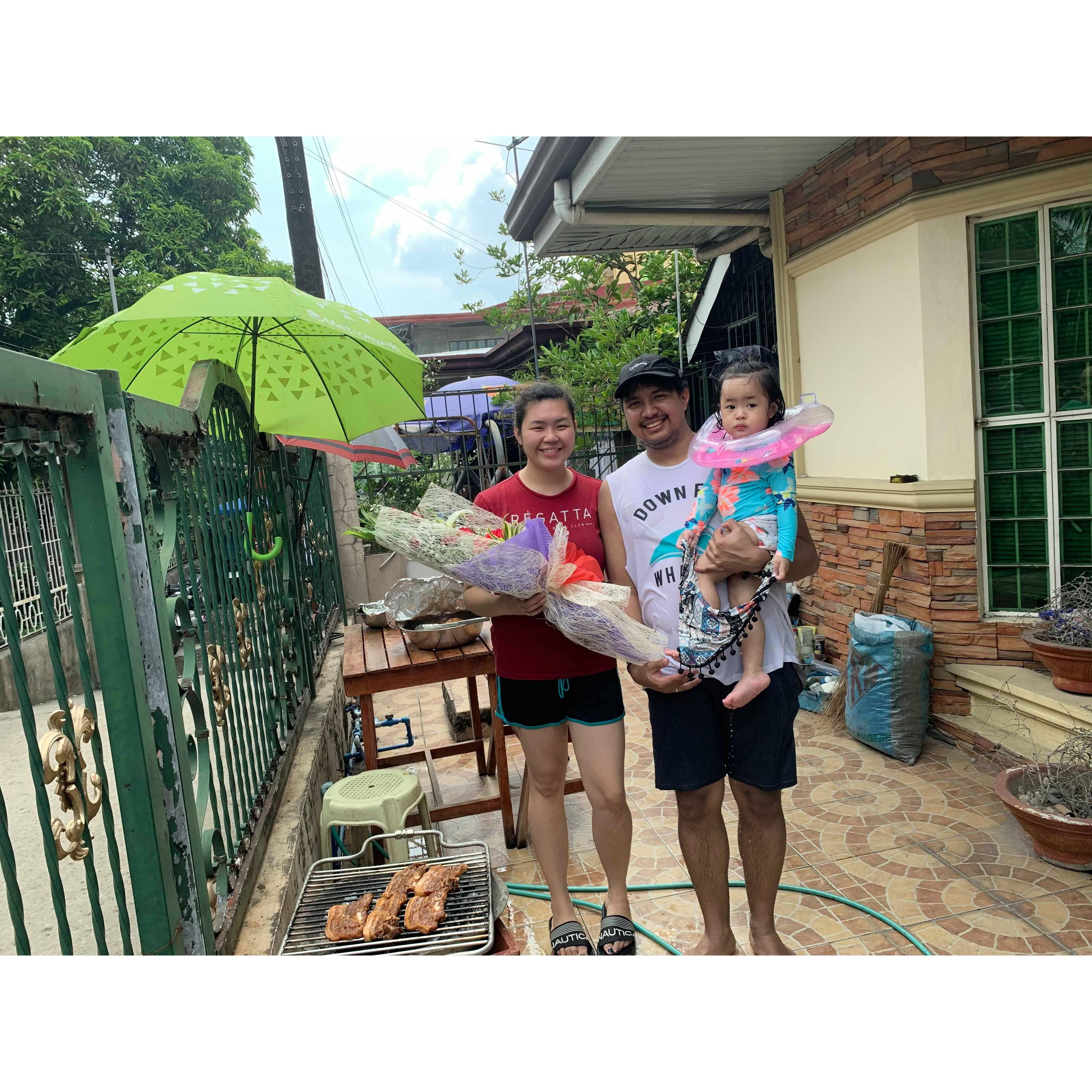 Ayyy, bongaaaa May pa-flowers si Mayor dahil !st month a daw naming kasal