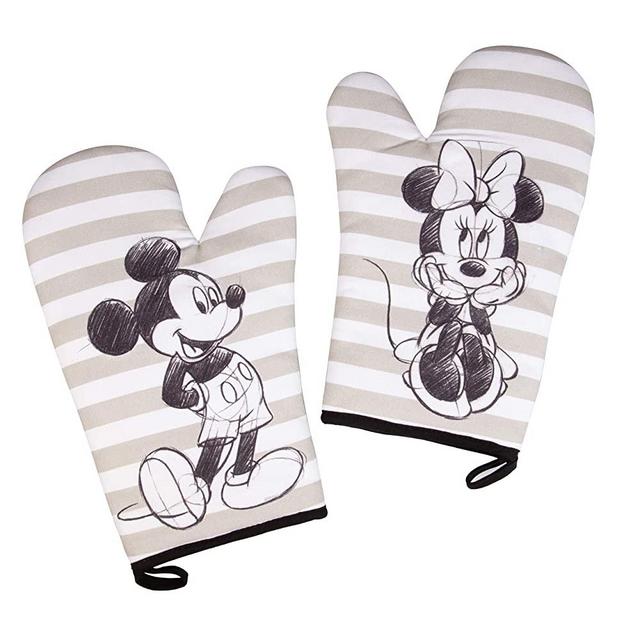 Disney Silicone Trivet, 100% Silicone, Multipurpose Flexible Kitchen Tools  That Serve as Pot Holders, Spoon Rest, Jar Opener, or Heat Resistant Hot  Pads up to 500 Degrees F (Mickey Mouse - Black)