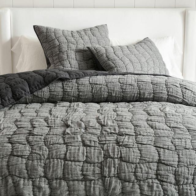 Charcoal Cloud Handcrafted Linen/Cotton Quilt, King/Cal. King