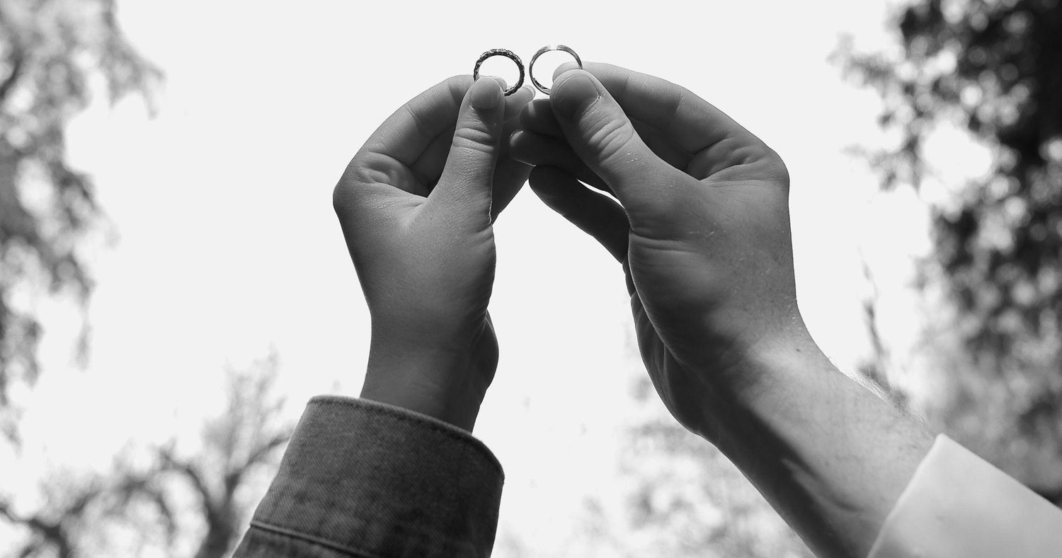 The Wedding Website of Robyn May and Axel Clear