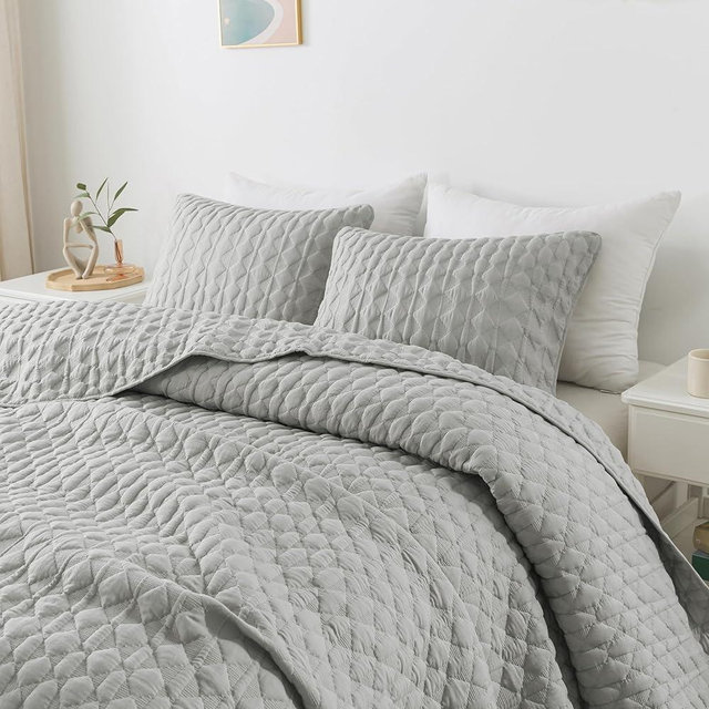 WDCOZY Light Grey Oversized California Cal King Size Quilt Bedding Set with 2 Pillow Shams, Lightweight Soft Bedspread Coverlet Bed Cover for All Season, 3 Pieces, 118x106 inches