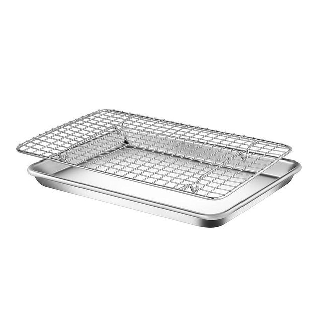 NutriChef Aluminum Baking Sheet w/ Cooling Rack - Thick & Durable Cookie Sheet Tray for Baking Pastries, Cookies, Bacon, & More - PFOS, PTFE, PFOA FREE, Dishwasher Safe (13" x 10")