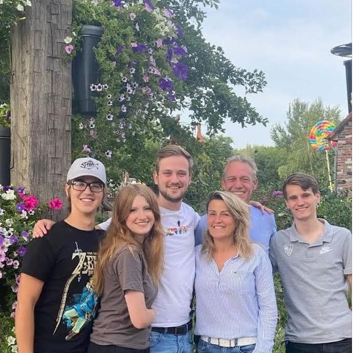 Ty brought Faith to the Netherlands to see her family!