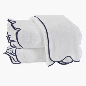 Matouk Cairo Scallop Bath Towel | Navy