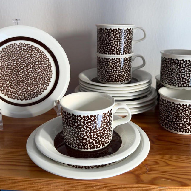 Arabia Finland Faenza Six Tea Cups With Saucers and Dessert Plate 18 pcs Vintage Brown Flower Rare Fine Art Ceramic by Inkeri Leivo