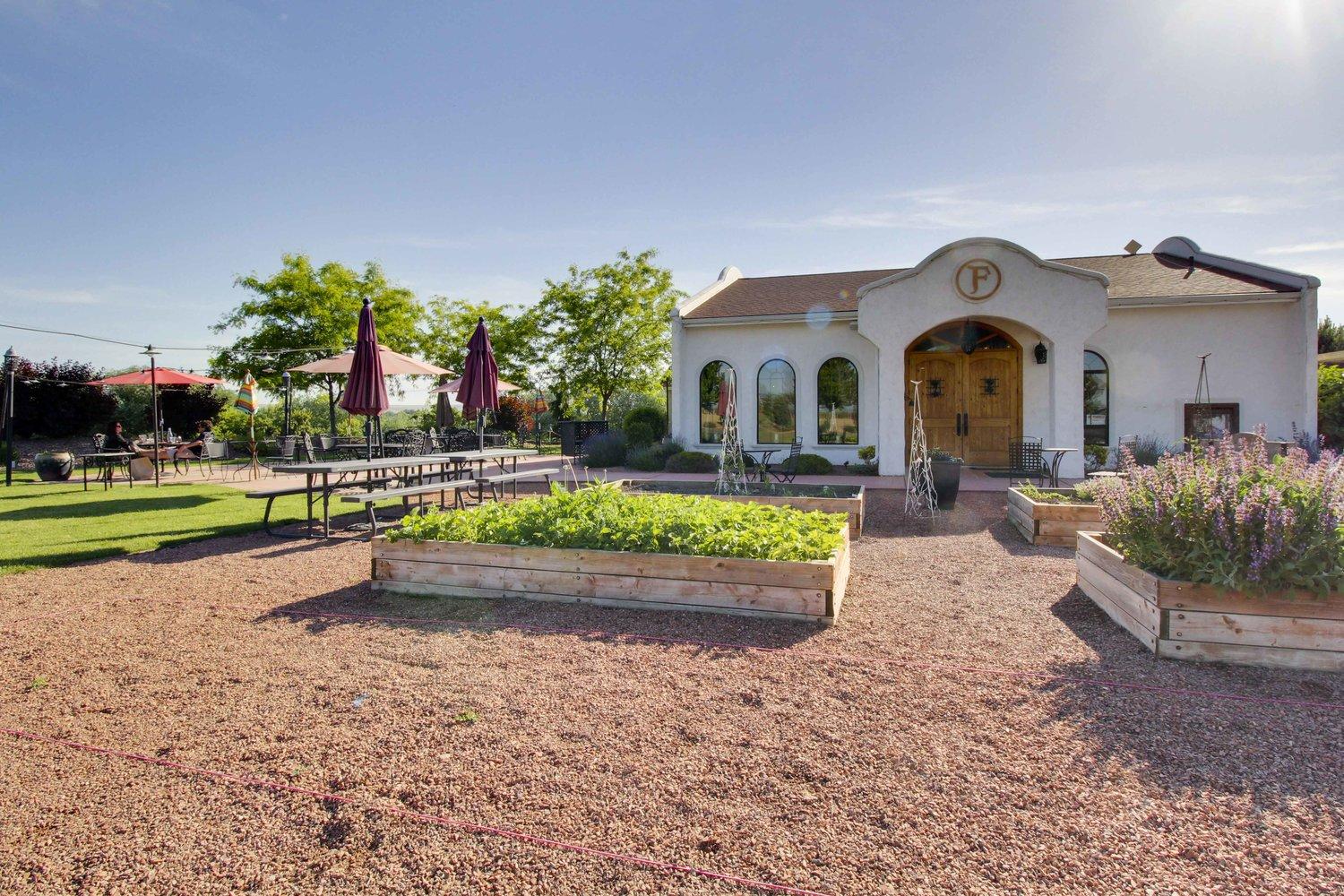 The Wedding Website of Elizabeth Pedroza and Bjorn Halvorson