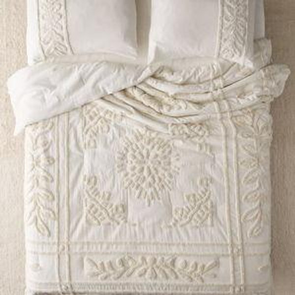 Jackie Icon Tufted Comforter