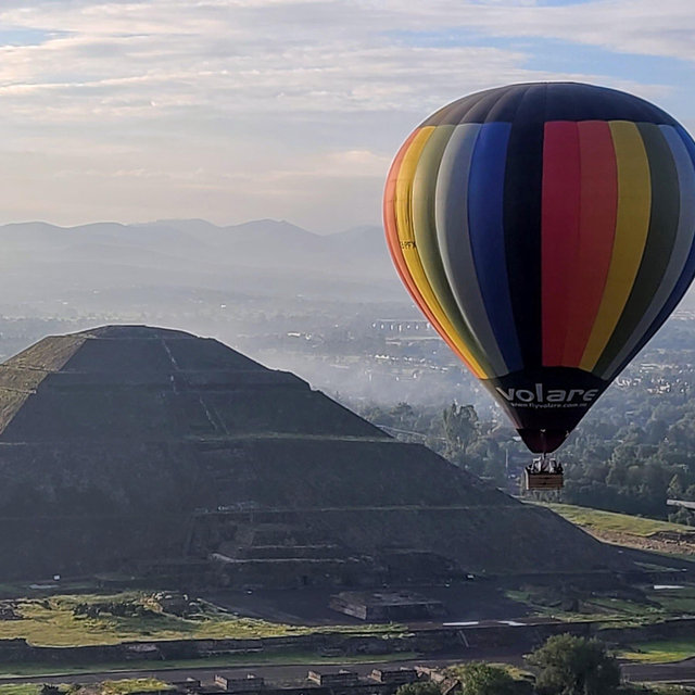 Hot air balloon flight over Teoihuacan