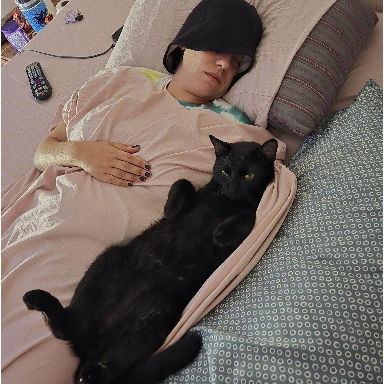 Sleepy snuggles with VantaManta
