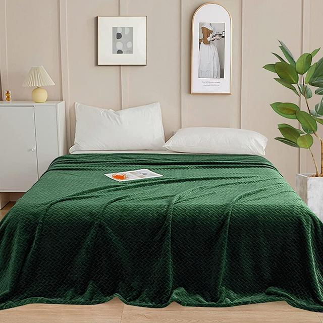 Inhand Fleece Throw Blankets, Super Soft Flannel Cozy Blankets for Adults, Washable Lightweight Fuzzy Blanket for Bed Office Sofa , King Size Warm Plush Blankets for All Season (90"×108", Dark Green)