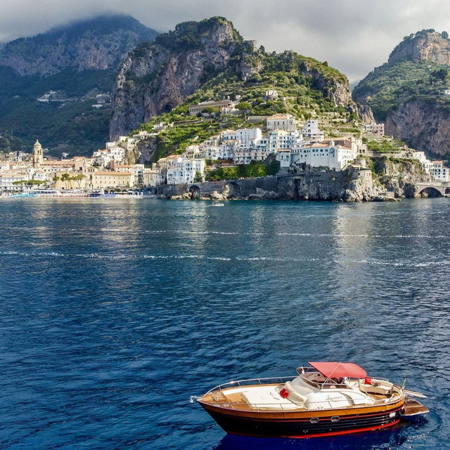 Honeymoon- Boat cruise in Greece