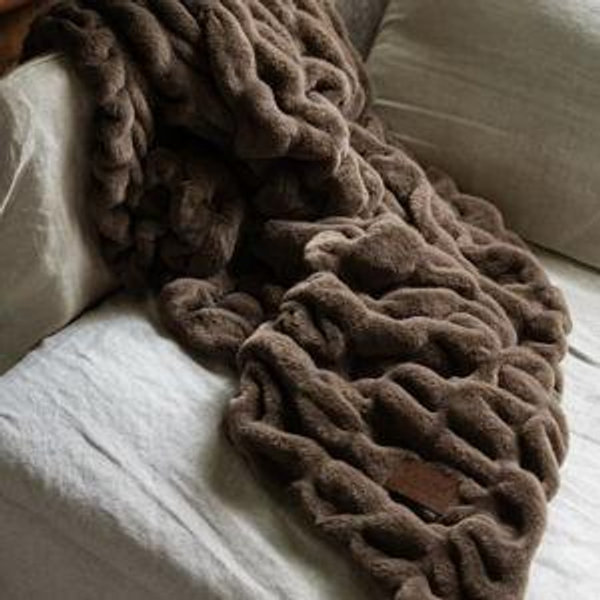 Dreamer Blanket in BEAR — Comfrt