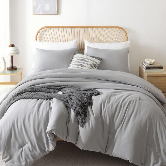 ROSGONIA Oversized Queen Comforter Gray, 3pcs (1 Grey Comforter & 2 Pillowcases) Lightweight Oversized Queen Comforter Sets Bedding Blanket Quilts