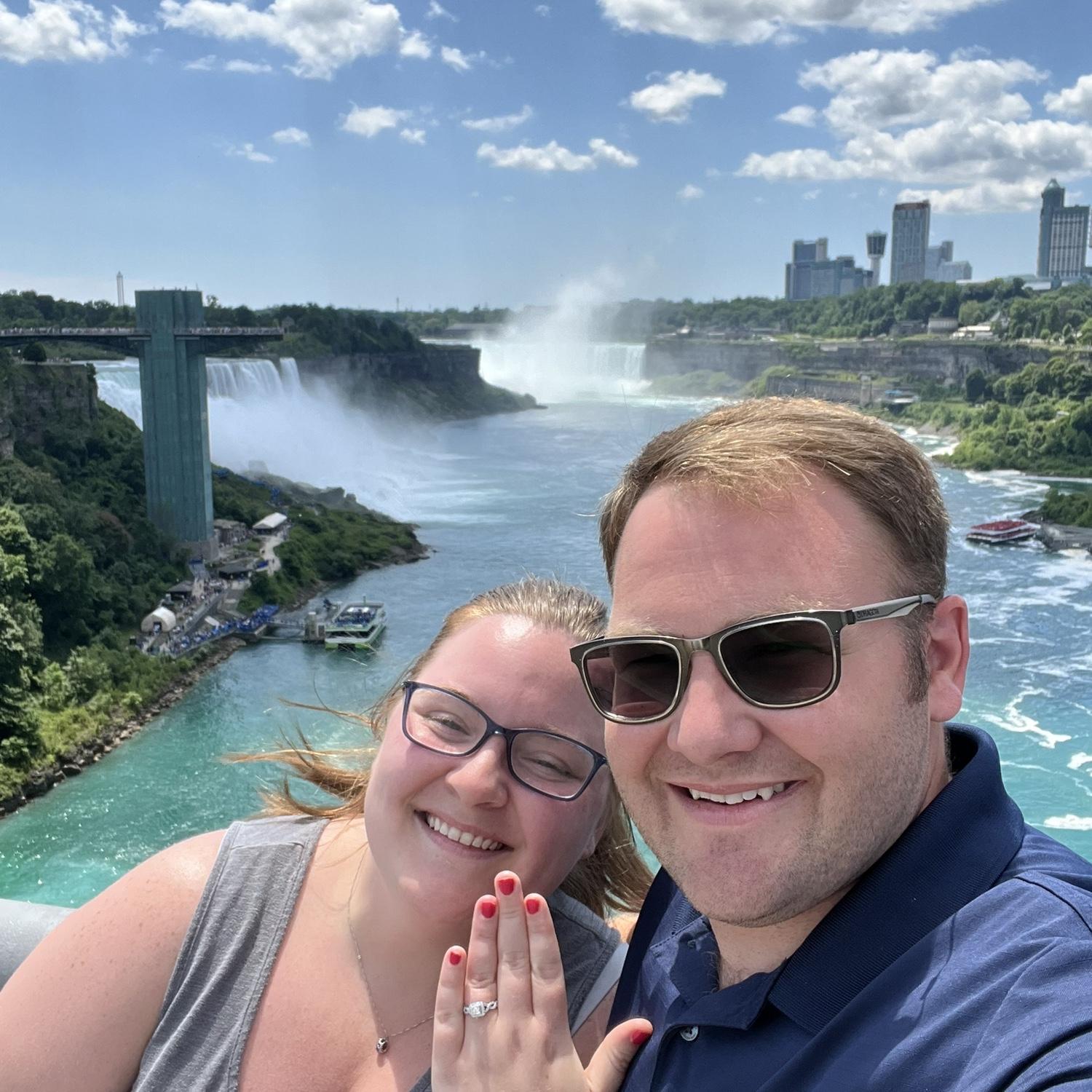 We’re engaged!!