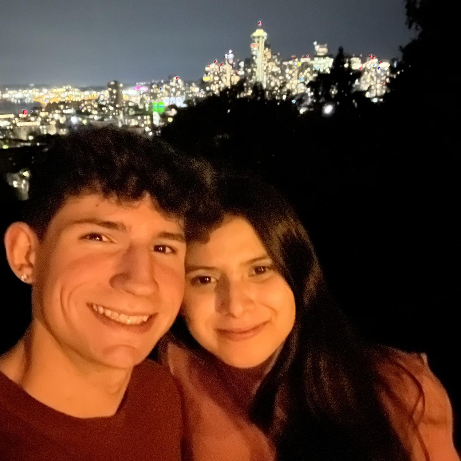 This was our first month anniversary, Dakota picked me up from English class and took me to a surprise dinner (tacos, one of my favorites food) and champagne at Kerry Park❤️ the view was amazing 😍