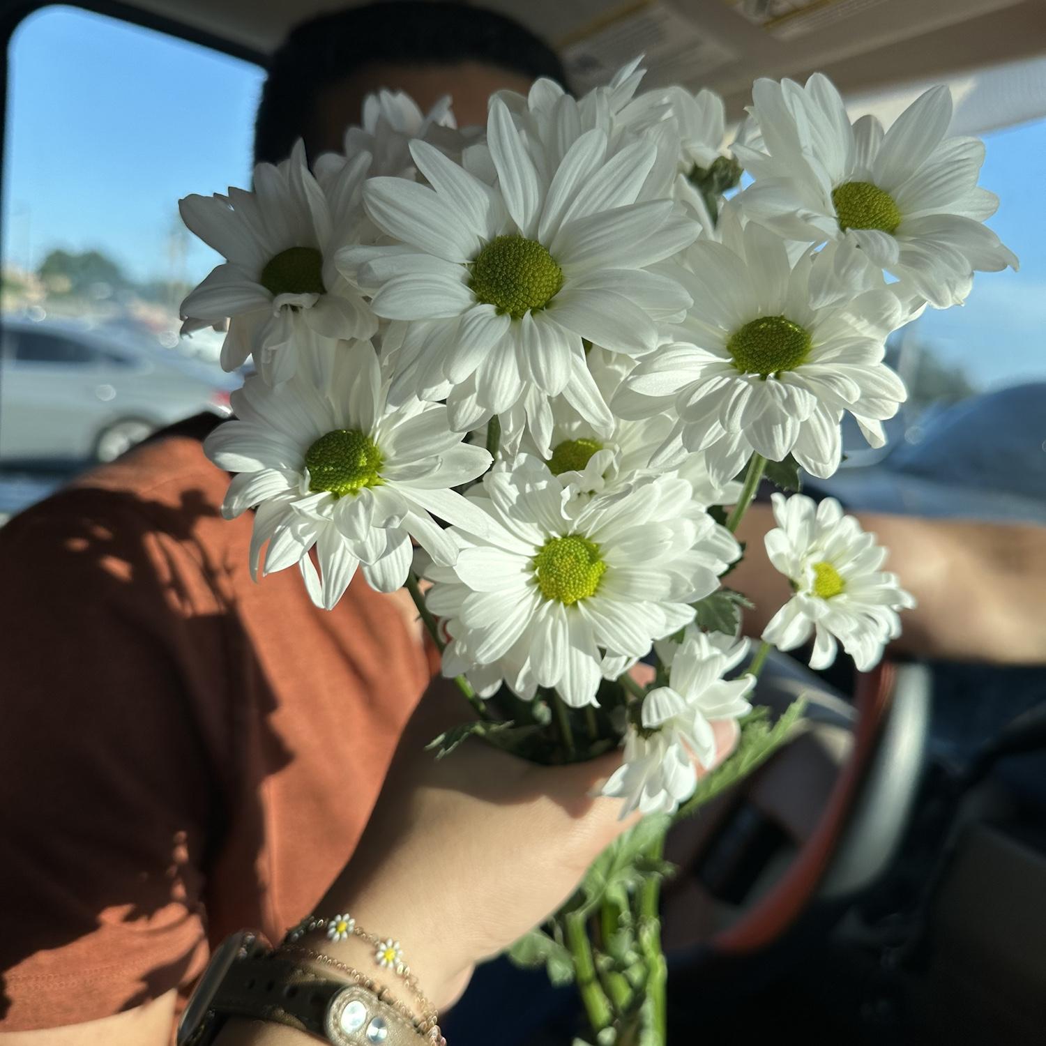 picking me up from work with flowers! 🌼