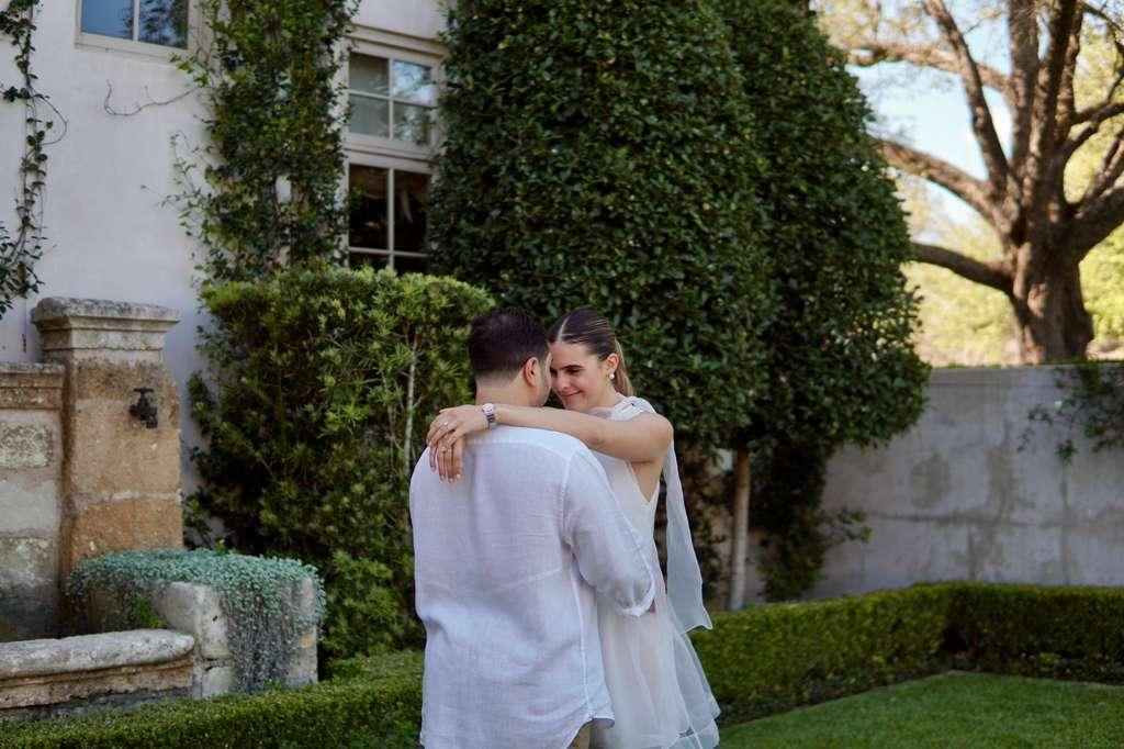 The Wedding Website of Maria Elisa Diaz and Christian Camera
