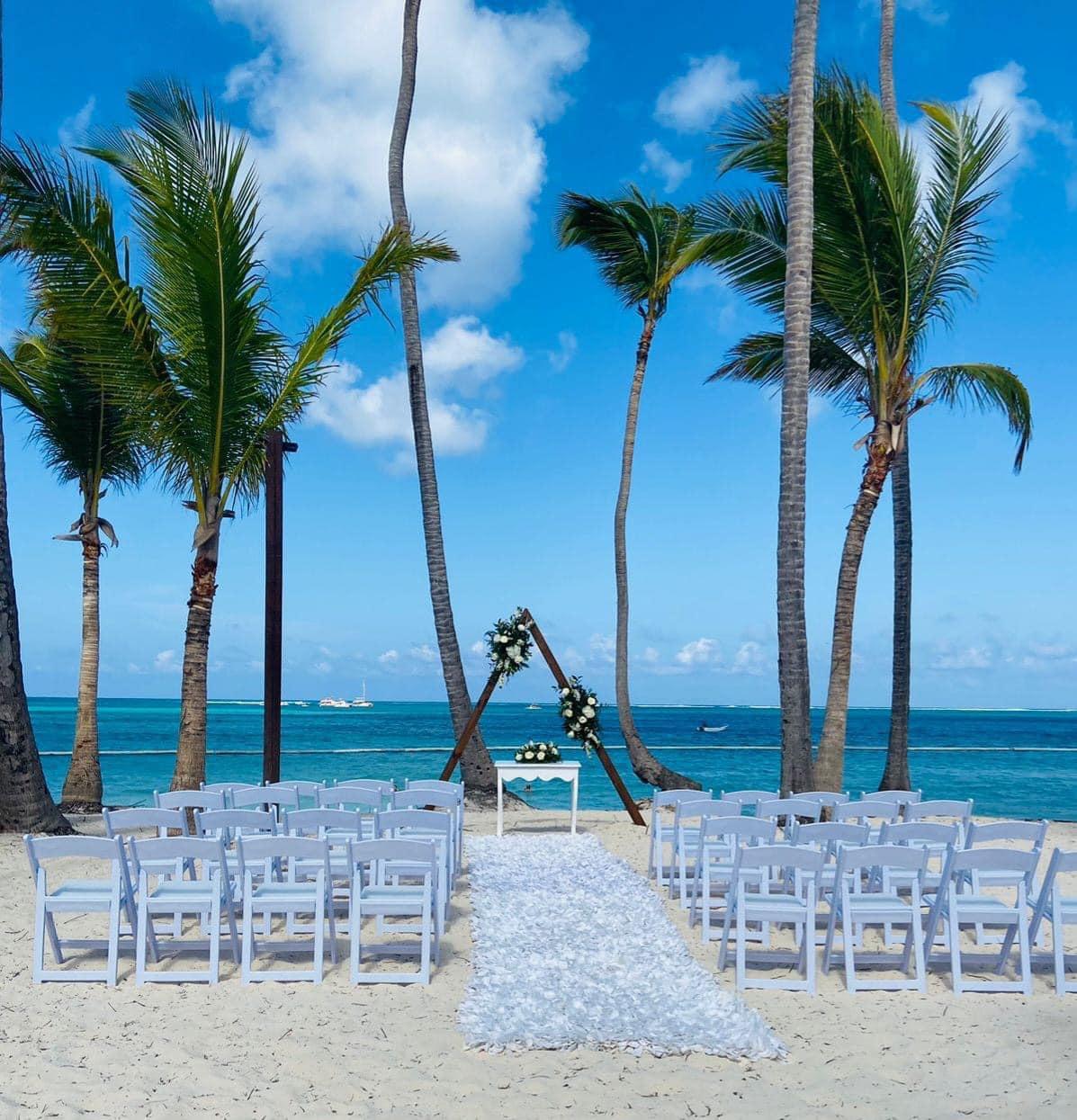 The Wedding Website of Nicole Lotta and Austin Cansdale