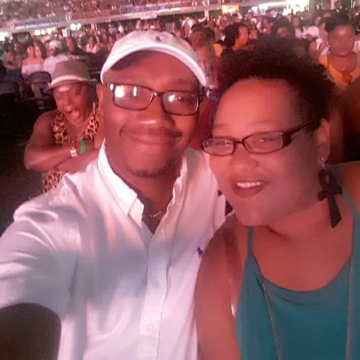Essence Festin'. 
Sista behind us was either tired or bored.
