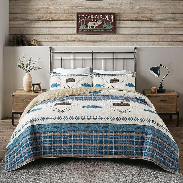 Soul & Lane Gone Fishing Cabin Style Quilt - Queen with 2 Shams: Rustic Comforter Set, Lodge Themed Bedspread, Wilderness Bedding Set, Outdoor Themed Throw, Lightweight Summer Nature Themed Coverlet