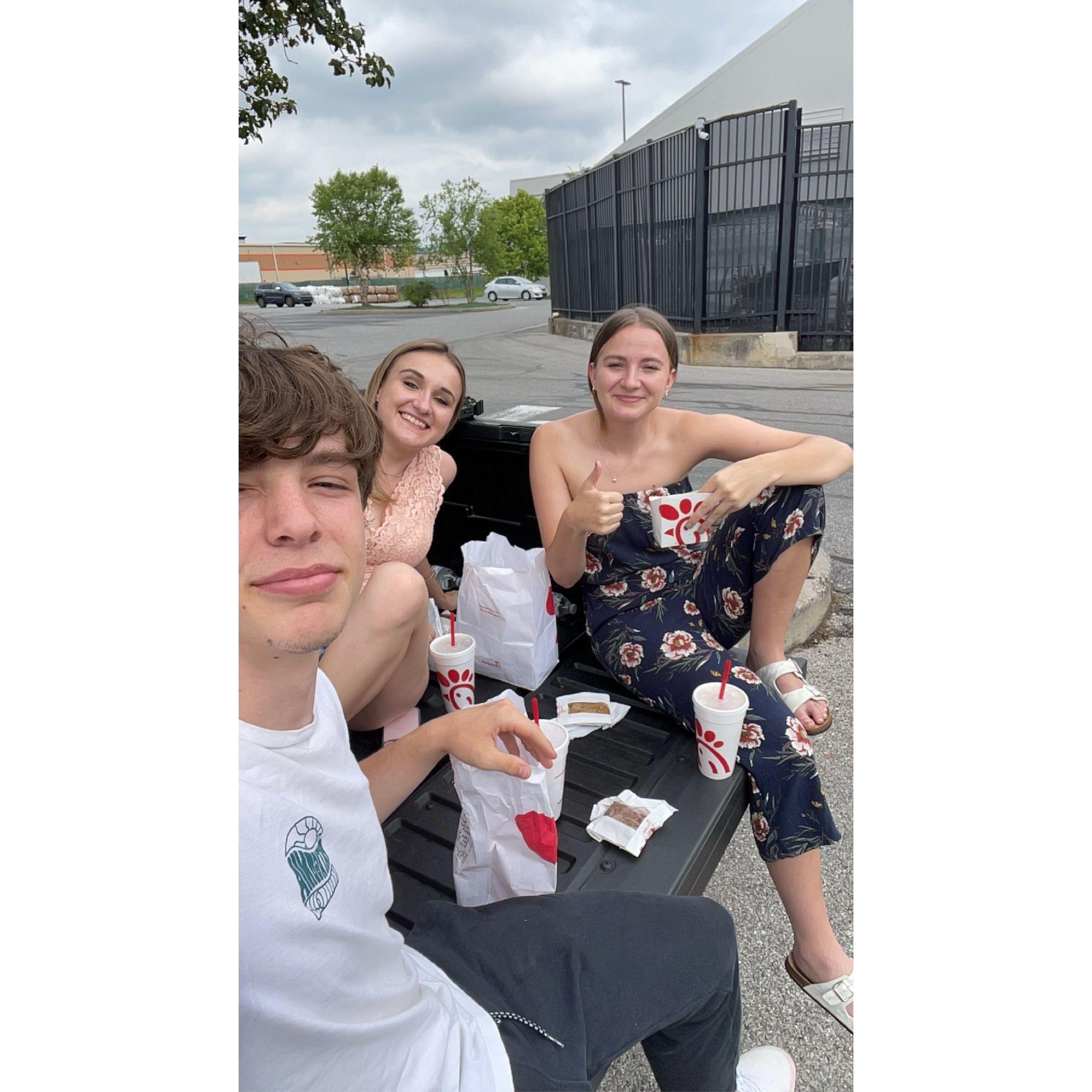 Shopping for THE DRESS with Wylan and Kali!