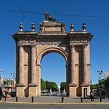 Arco Triunfal de la Calzada de los Héroes / Triumphal Arch of the Causeway of the Heroes