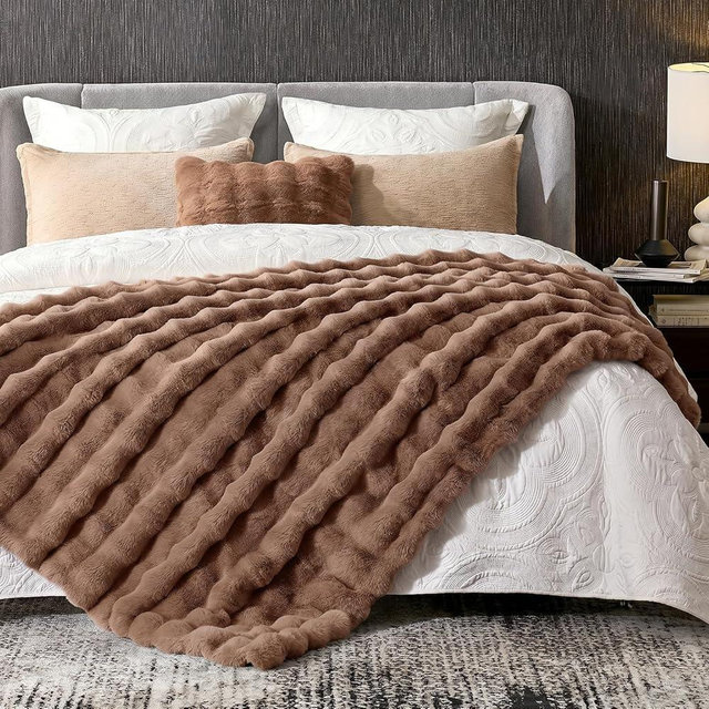 Cozy Bliss Faux Fur Throw Blanket for Couch, Fuzzy Soft Plush Thick Bubble Blanket for Sofa Bedroom Living Room, 60 * 80 Inches Light Brown