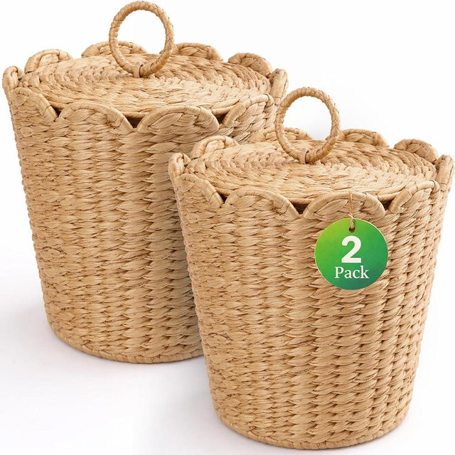 VINAHAND 2 Pack 3.7 Gallon Wicker Trash Can with Lid, Scalloped Handwoven Water Hyacinth Bathroom Waste Basket, Boho Trash Bin for Bedroom, Office, Living Room, Natural Woven Garbage Can