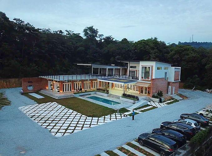 The Wedding Website of Shareef Hidayatullah Mohammad and Aina Najwa Zulkifly