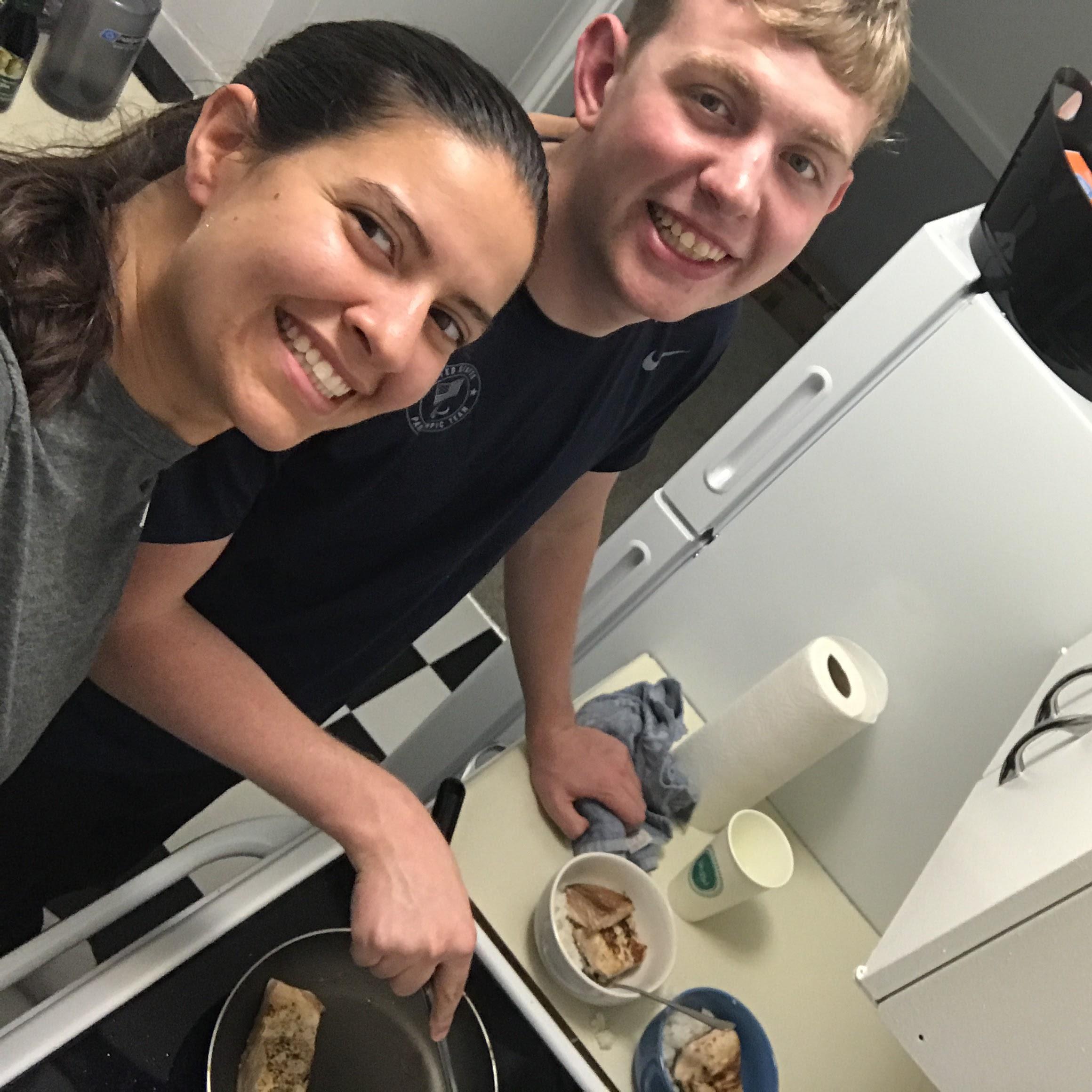 We always have a good time cooking together!
Nós nos divertimos cozinhando juntos!