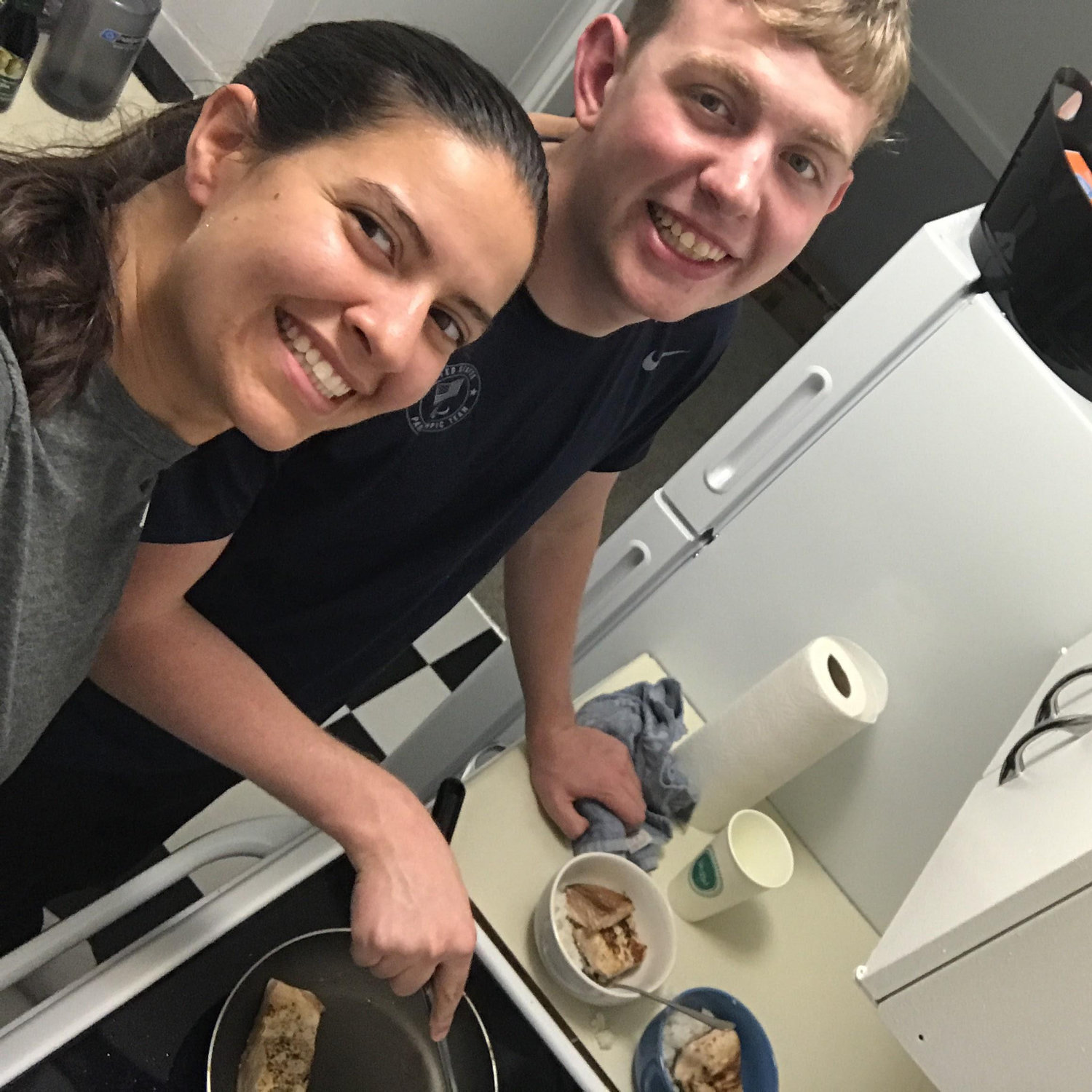 We always have a good time cooking together!
Nós nos divertimos cozinhando juntos!
