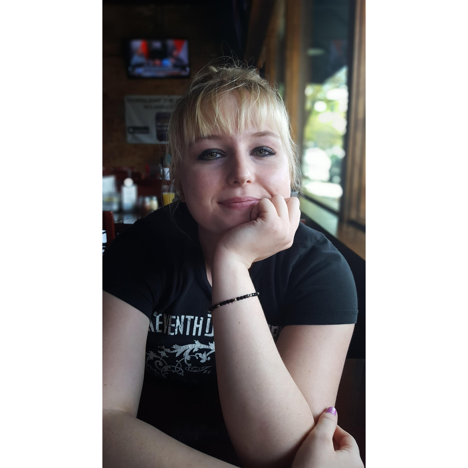Waiting for our pizza...