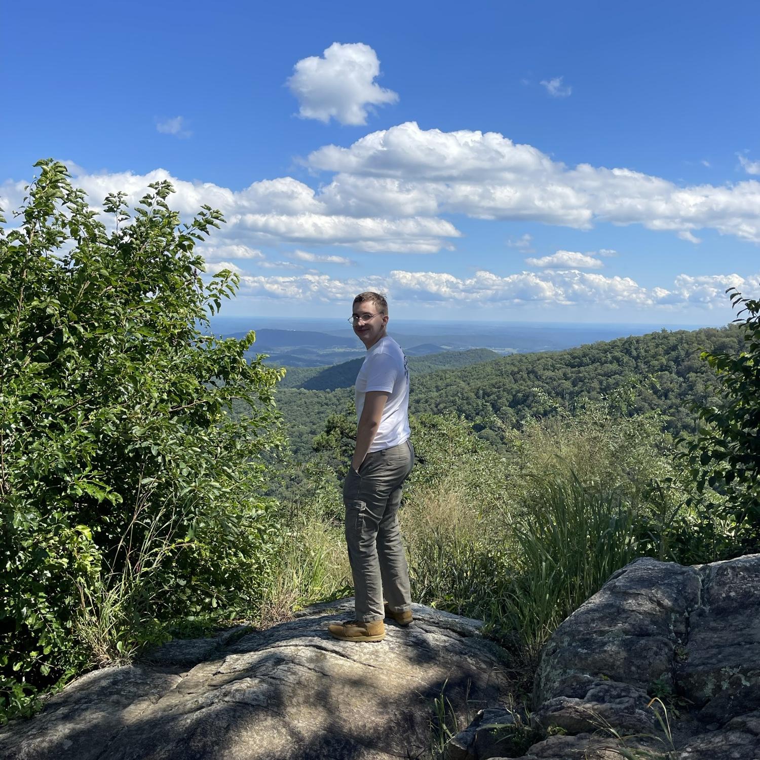 Maddy & Lewis visit Shenandoah National Park in VA September 2022