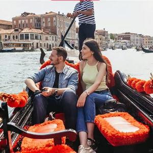 Venice: Grand Canal Gondola Ride