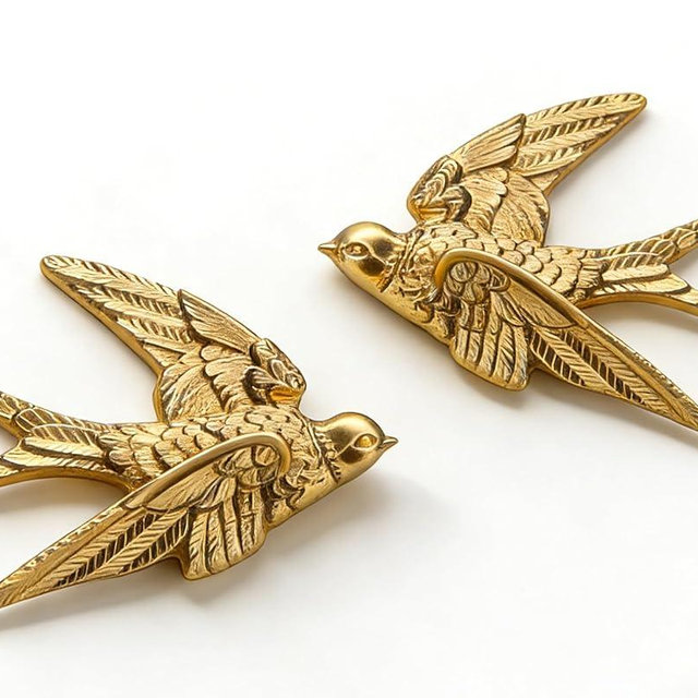 AMOIENSIS Bird Wall Sculpture Art, (Set of 2) 4¾ inch Resin Gold Bird 3D Sculpted Floating Hanging Wall Sculpture Decoration